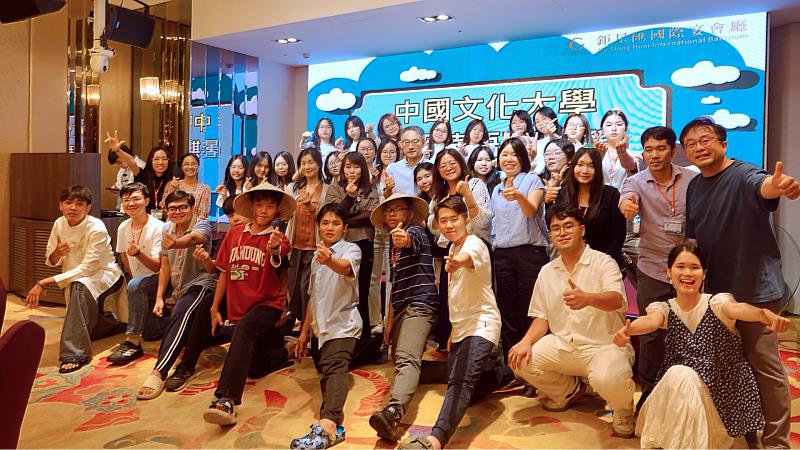 國際暨兩岸事務處蔡佳麟國際長設宴款待來訪師生，現場氣氛熱鬧歡樂，在歡聲笑語中共度，為兩週的活動劃下完美句點。