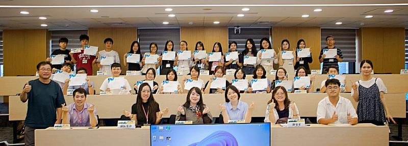 中國文化大學國際暨兩岸事務處與越南阮公著高中、守德高中及頭頓高中合作辦理「暑期華語研習營」，安排27名越南高中生來臺，進行為期兩週的華語學習與文化交流。
