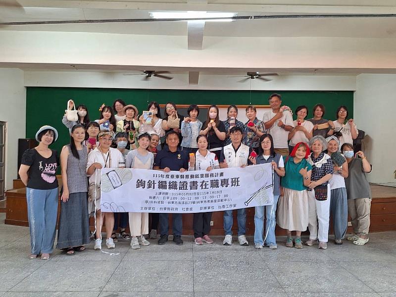 職訓培力開創新職涯 臺東鉤針編織成果展展現學員實力