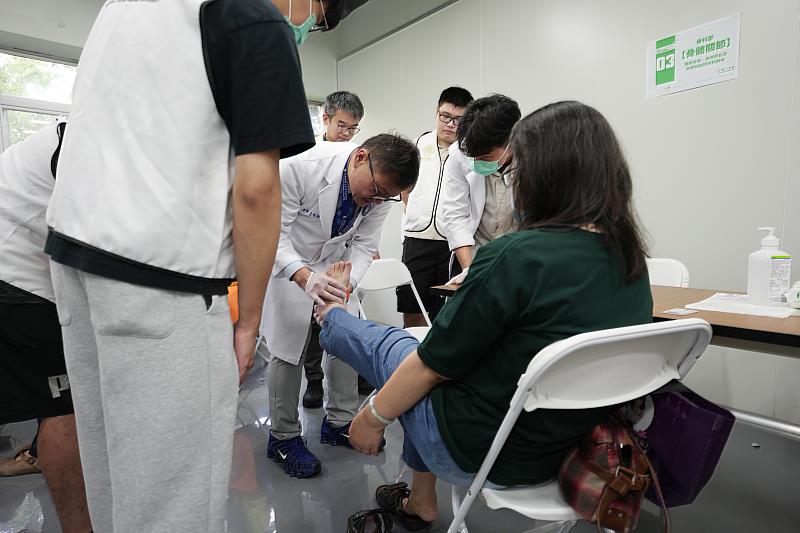 健康義診包含家醫科、骨科、眼科、耳鼻喉科、頭頸部科、新生兒科、家庭牙醫科、皮膚科與中醫。