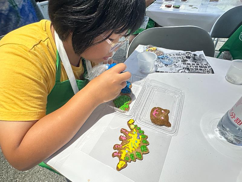 小小創業家裝飾無麩質餅乾。