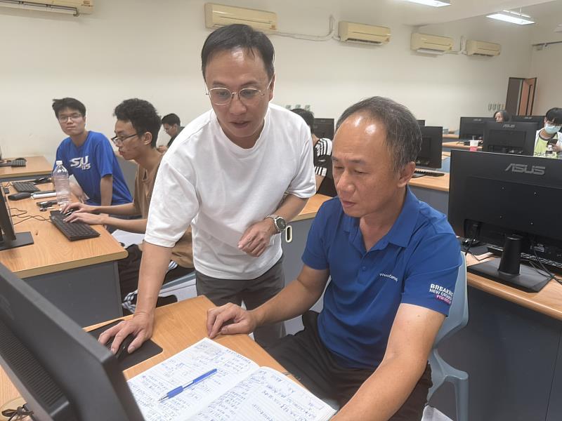 老師將教學構想轉化為備課素材,提升行政與課程設計效率。