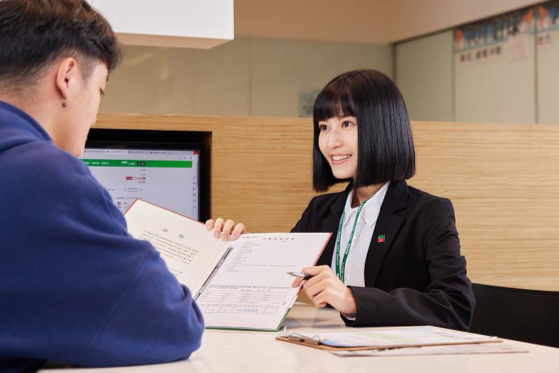 信義房屋自2026年1月1日起響應政策,透過系統資料庫自動比對,取得建築能效標示或綠建築標章的產品,即於不動產說明書揭露。