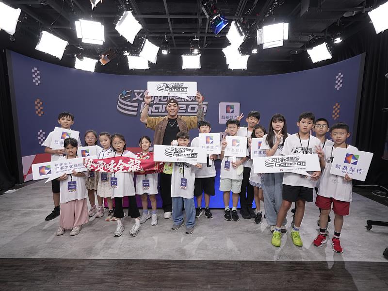 凱基銀行「小小主播體驗營」孩子親身體驗體育媒體運作現場,活動更邀請味全龍球星陳子豪到場互動交流,分享職業運動員追夢歷程。