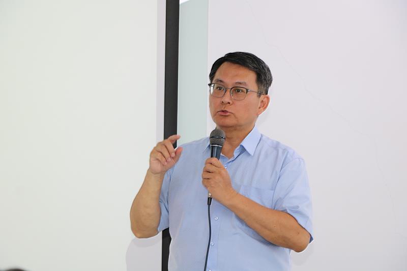 圖書資訊中心主任程大川表示，生成式AI已逐漸成為教職員日常工作的重要工具，學校推動AI增能，不能只教大家「怎麼用」，更重要的是建立「怎麼安全地用」的能力。