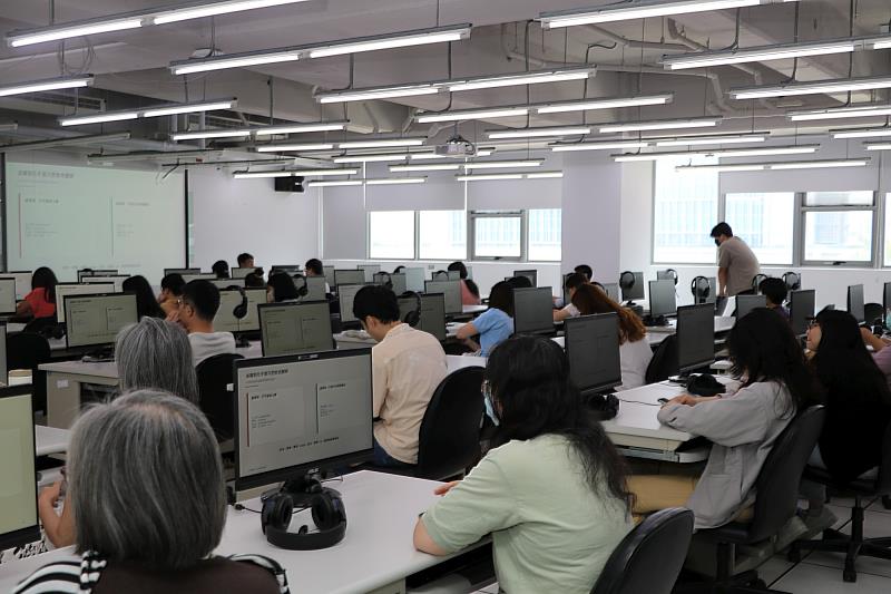中國醫藥大學圖書資訊中心攜手人力資源室、教師發展中心辦理「教職員AI培訓增能系列課程」。