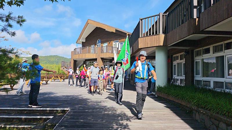 翠峰山屋出發。