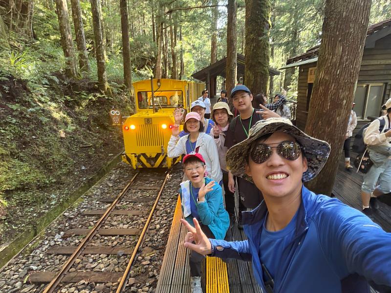 蹦蹦車體驗。