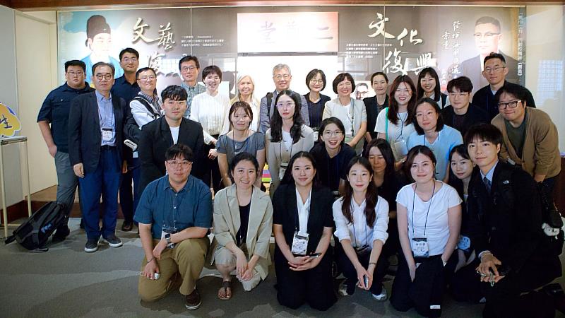 透過文化大學華岡博物館的珍貴歷史文物與文化典藏,帶領國際學者及青年研究者認識臺灣歷史脈絡與文化發展。