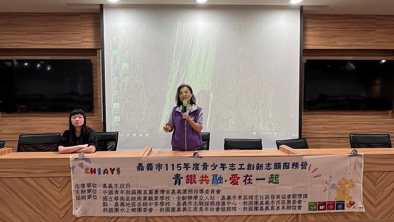 嘉義市政府潘維琴社工致詞。
