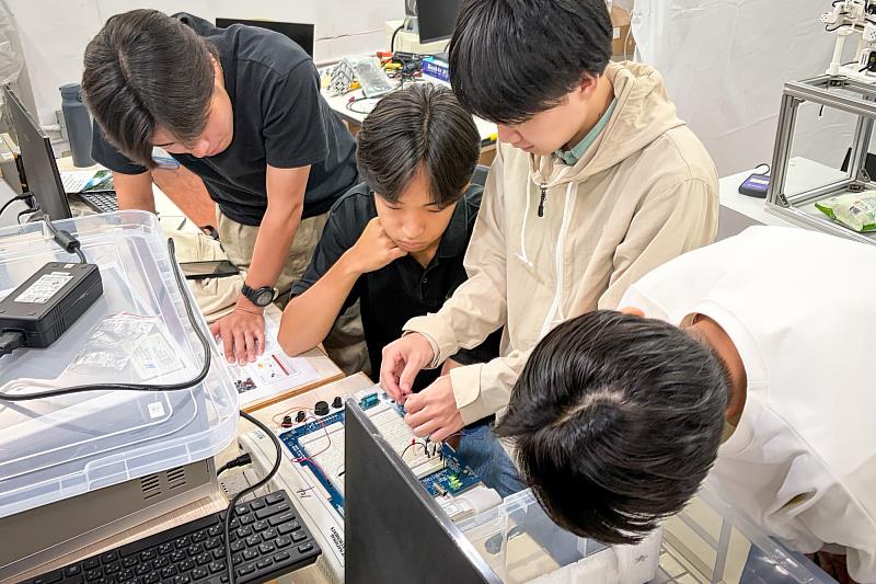 駱方鈺老師基礎半導體課程。