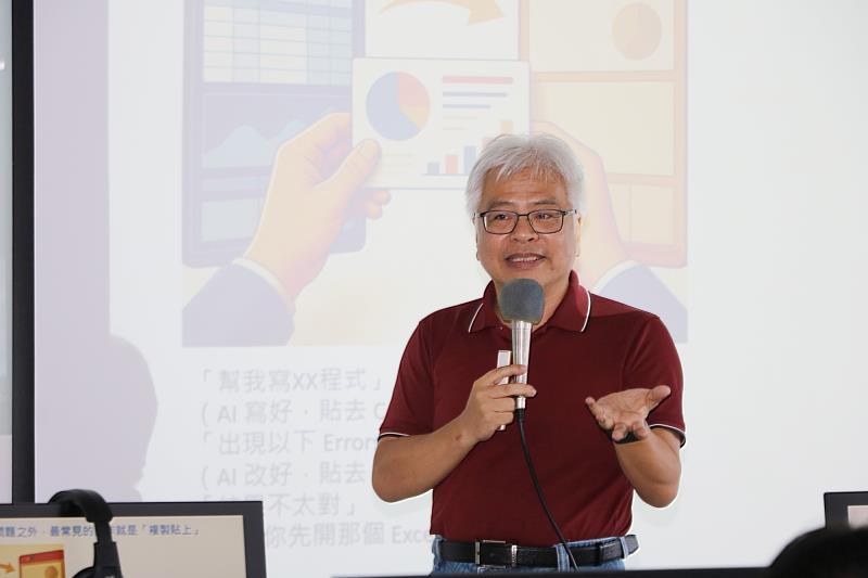 中國醫藥大學教務處主辦AI增能研習課程,邀請本校醫療資訊學系施奇廷教授主講「AI Agent規劃與應用」。