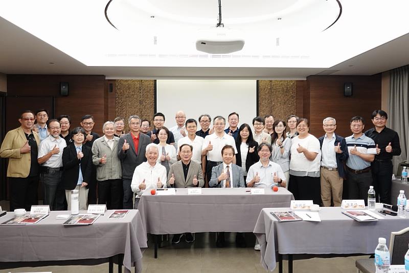 東海大學、大渡山學會雙方簽署「2e住宿學習」合作計畫，由大渡山學會投入千萬元經費，東海提供宿舍、師資及教育資源，每年培育100名跨領域、跨年級博雅人才，透過共同住宿、跨域共學、師生互動及生活教育，讓學習從教室延伸至日常生活。