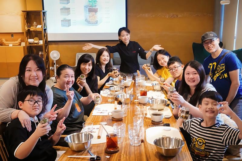 館方推出「考古主題素甜點DIY」系列課程，讓民眾親手把文物變成點心。