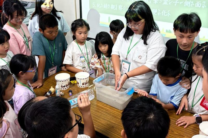 南大以科學實驗帶領學童認識土壤液化與防災知識,結合環境教育培養科學素養與永續意識。