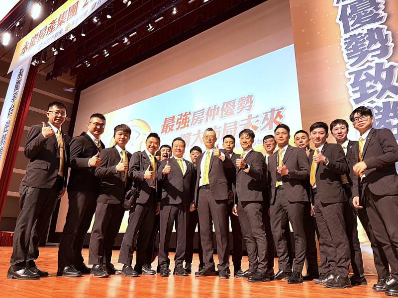 從1家店拓展至8家加盟店,翁皓堅善用永慶加盟體系聯賣、科技及教育訓練資源,持續擴大團隊經營規模。圖片來源:永慶房產集團