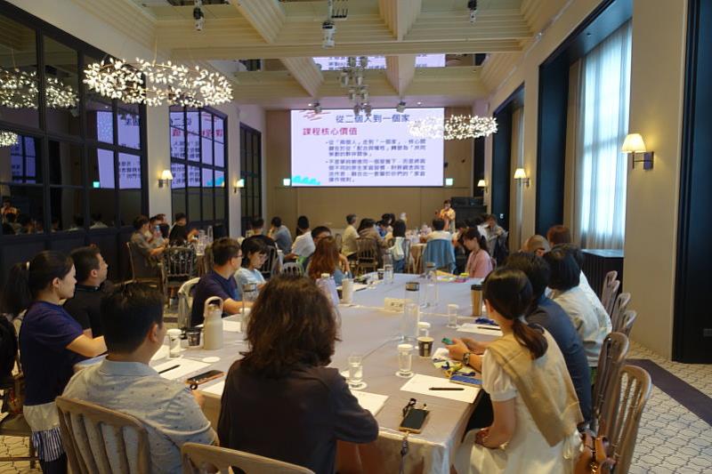 本課程由林淑玲諮商心理師與本市婚姻種子教師共同帶領