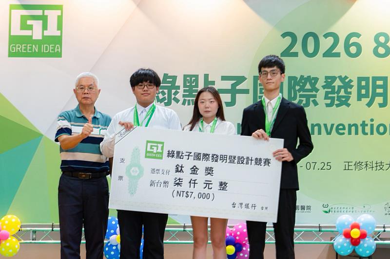 資通系學子運用物聯網技術建置智慧點滴輸液監測系統，提升臨床照護品質，勇奪本屆競賽最高榮譽鈦金獎。
