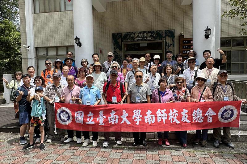 南大校友總會攜手臺中市校友會舉辦谷關聯誼活動,近70個畢業屆別齊聚,共同凝聚南大校友情誼。