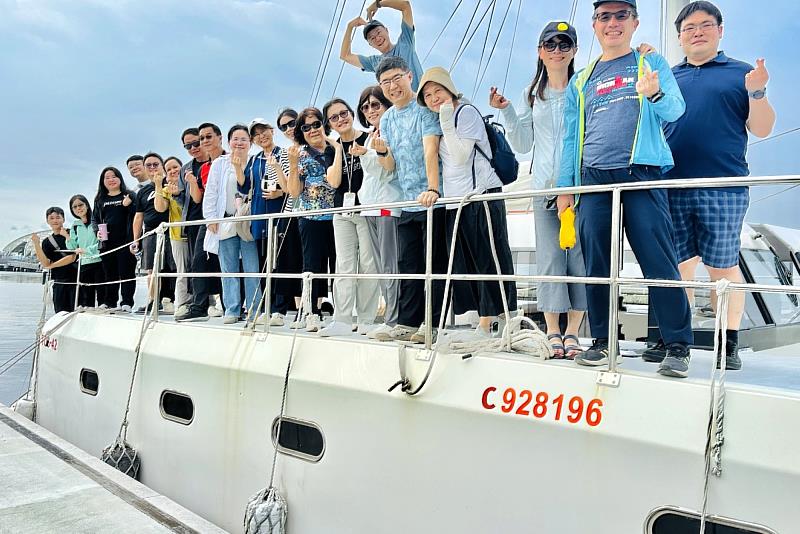 研習團隊走入屏東大潭國小,從東港海洋文化與食魚教育,探索地方特色融入跨域課程的教學實踐。