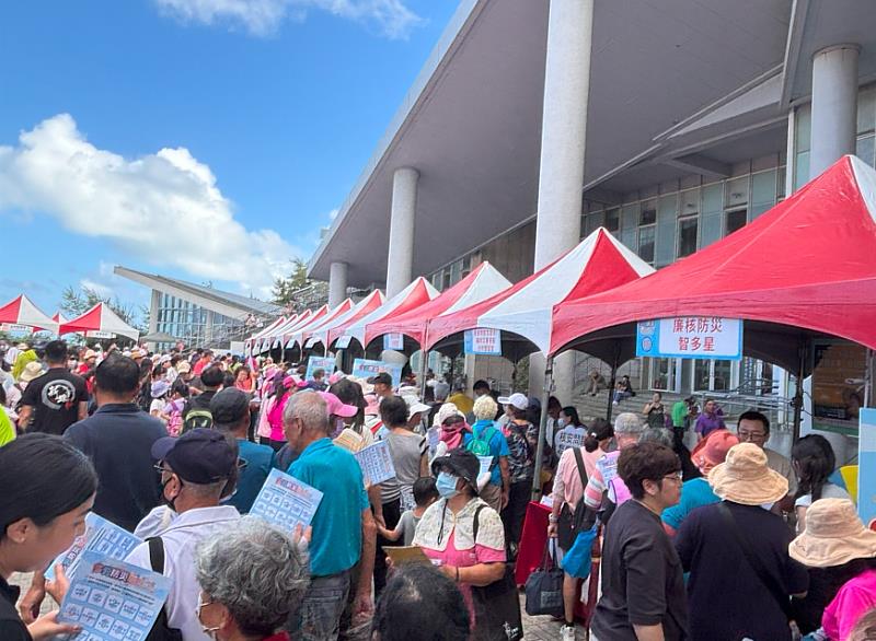 透過規劃多樣性的防災及核安互動攤位，讓市民在寓教於樂中體會核能安全之重要性，全面強化核安知能。