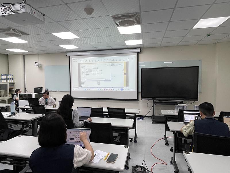 採混成模式辦理,吸引許多學員透過視訊會議系統與現場學員同步參與學習。