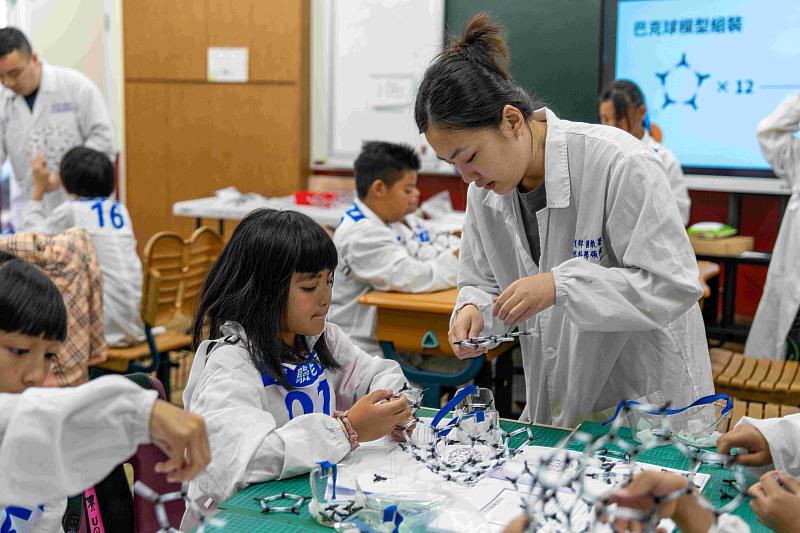 實驗室搬進鄒族部落!嘉義縣串聯台師大 原鄉孩子玩科學、看世界