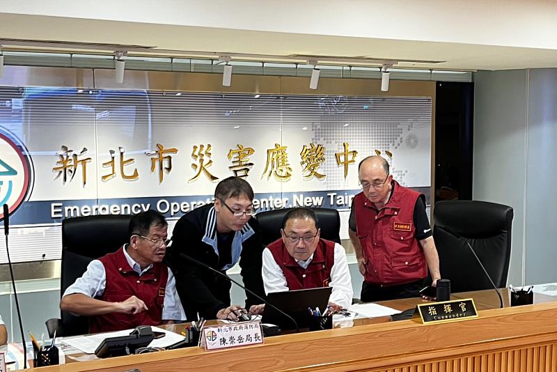 新北午後對流旺盛 侯友宜坐鎮應變中心防災