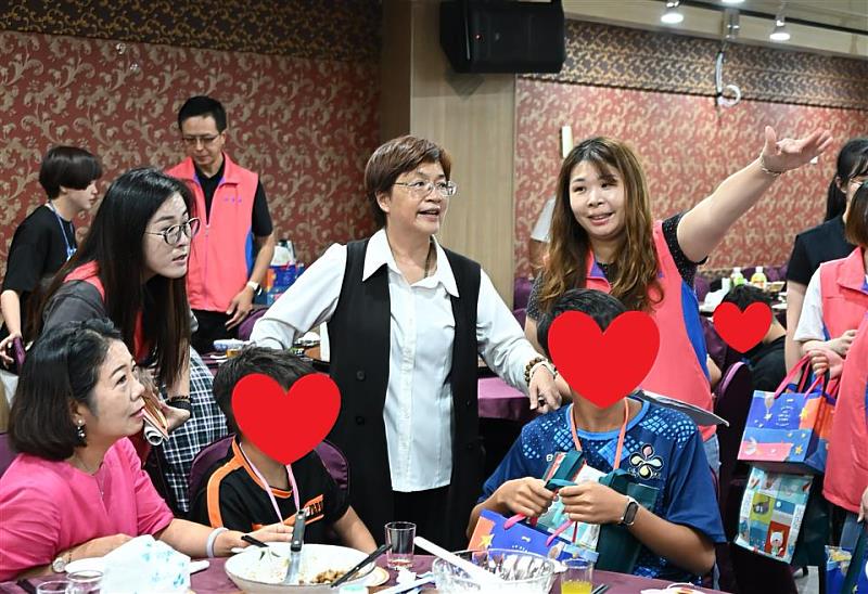 縣長媽媽有約 與監護兒共進午餐