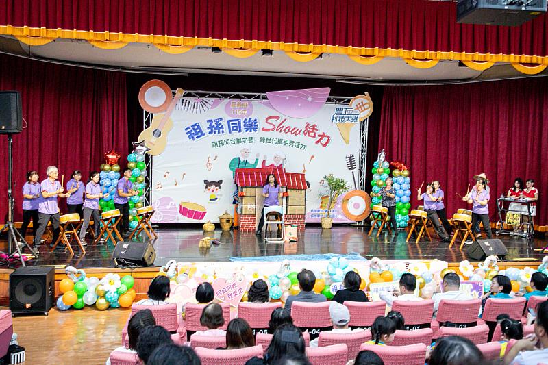 嘉義縣歡慶祖父母節,祖孫創意演出活力滿滿-3