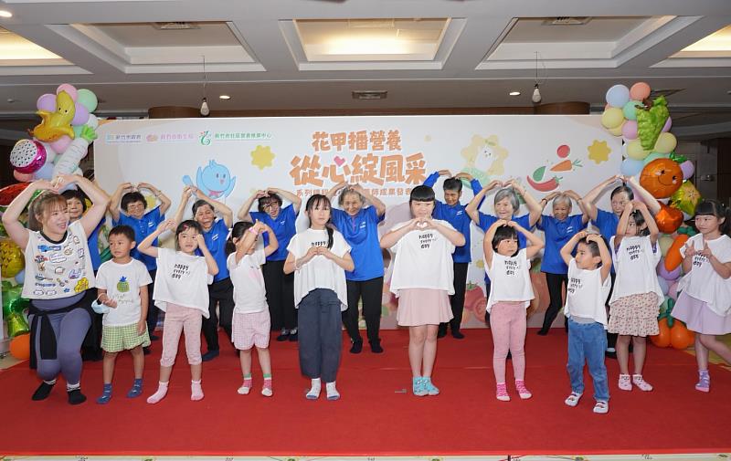 長者與小小營養師共同舞出健康餐盤