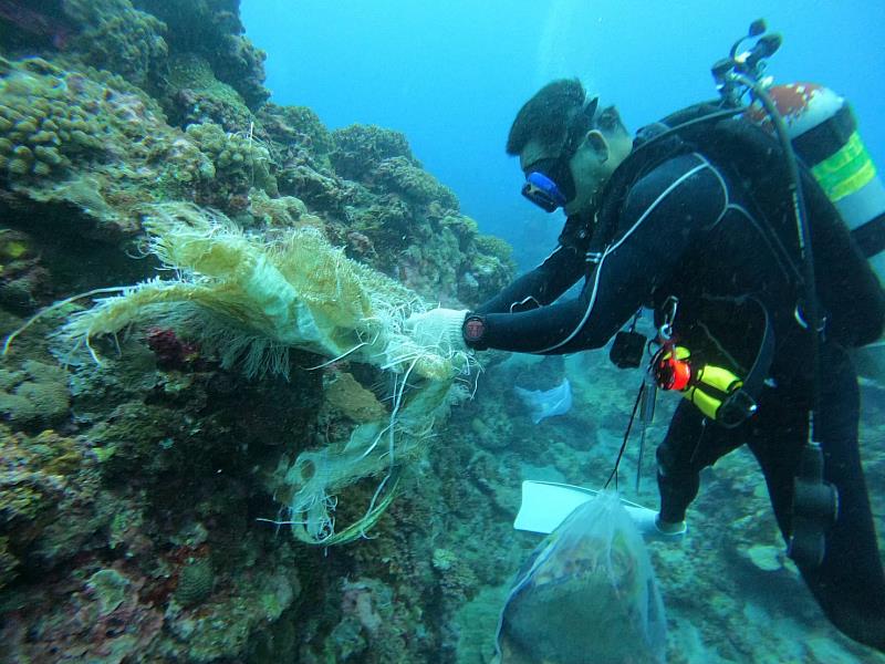 公私協力守護蘭嶼!臺東環保局陸海雙線出擊 清出379公斤海廢
