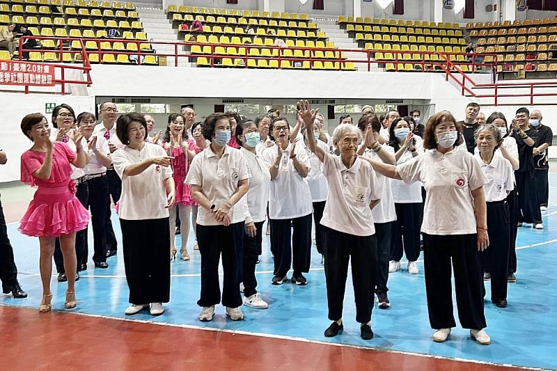 高齡99歲的陳歐識女士