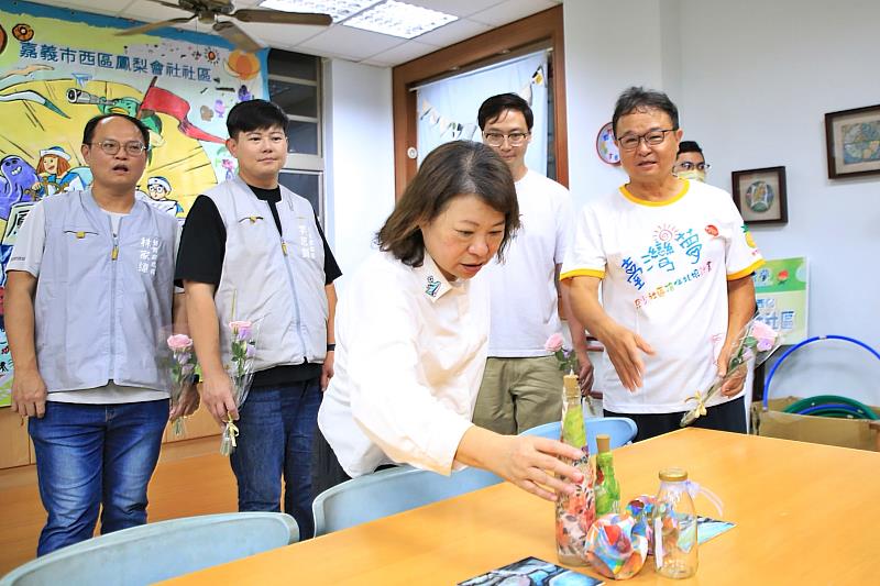 黃敏惠市長參觀鳳梨班回憶錄