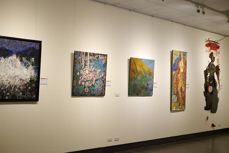 「中華紗帽山畫會第28屆會員聯展」集結58位跨世代頂尖藝術家，展出涵蓋油畫、極致漆畫、水彩、複合媒材及裝置藝術等多元作品。
