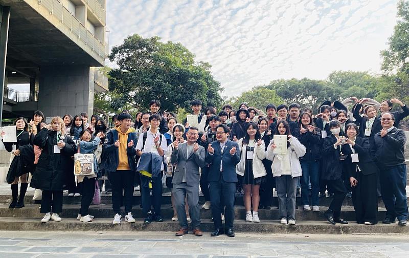 中國醫藥大學I-Lab創意發想實驗室師生團隊參加2024年永續智慧創新黑客松競賽，共獲4個企業首獎等共16個獎項。