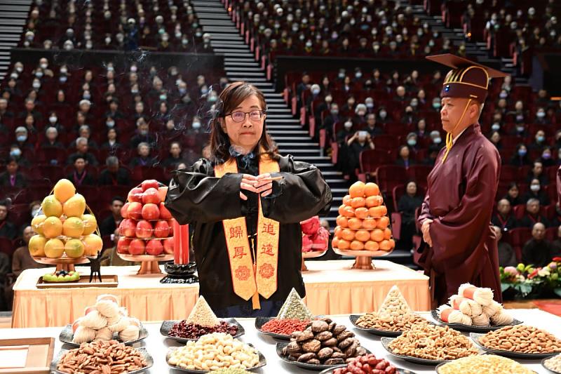 台北市副市長林奕華擔任祭祖大典主祭官，依循傳統禮制祭祀歷代先祖，傳承慎終追遠、知恩報恩的文化精神。