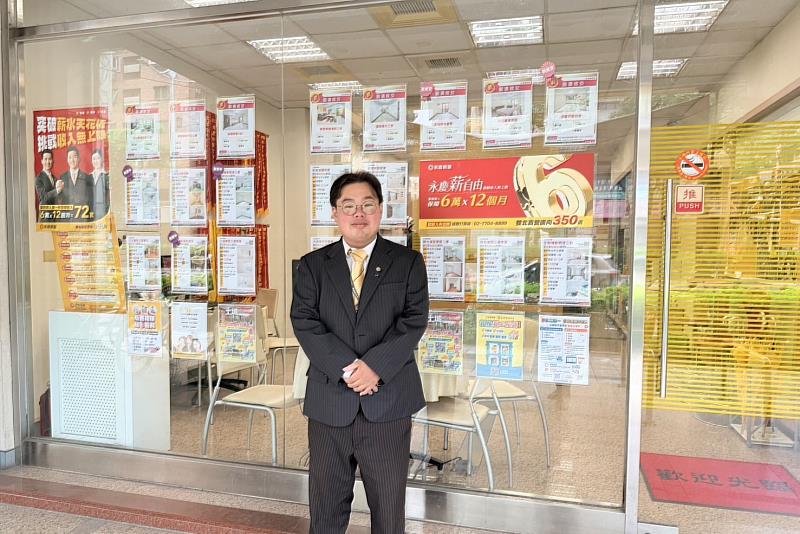 加入永慶房屋後，鄭宇青將原有的客服經驗運用於社區服務，收入也隨工作表現逐步提升，今年單月最高收入更突破60K！