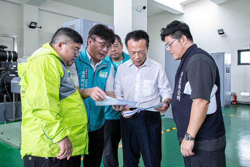 翁章梁視察嘉義縣布袋防汛整備，提醒民眾減少非必要外出-1