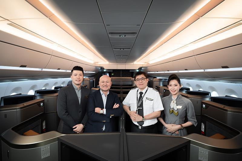 聯名腕錶以「A Launch Above the Clouds」為主題於星宇航空JX802台北-東京的專屬航班中揭幕。