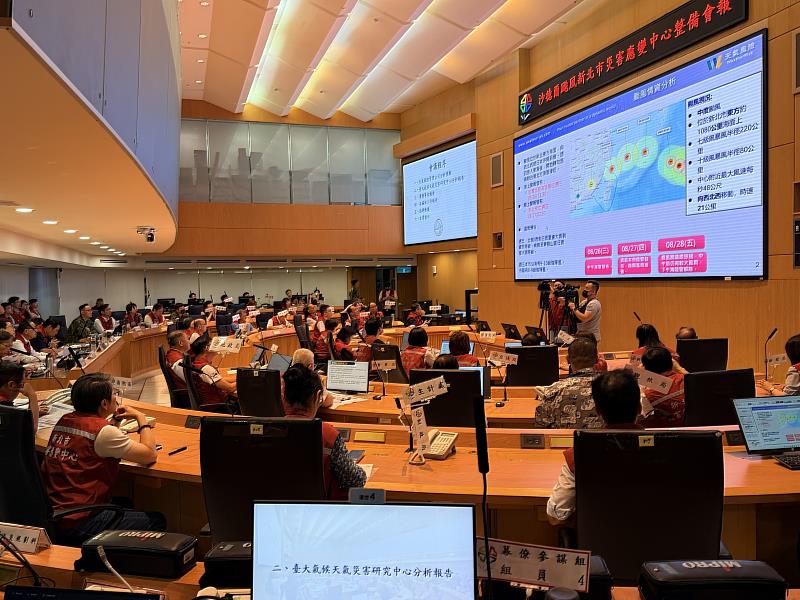 侯友宜市長於今（25）日上午8時30分親自主持颱風整備會議。