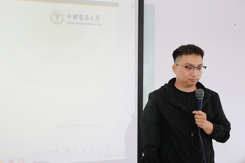 講師劉軒宏介紹系統與操作方式，帶領教職員了解AI如何融入校務行政與教學現場。
