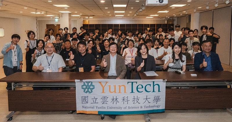 雲科大與日本師生於閉幕式留下合影,為此次半導體人才培育夏令營畫下圓滿句點。