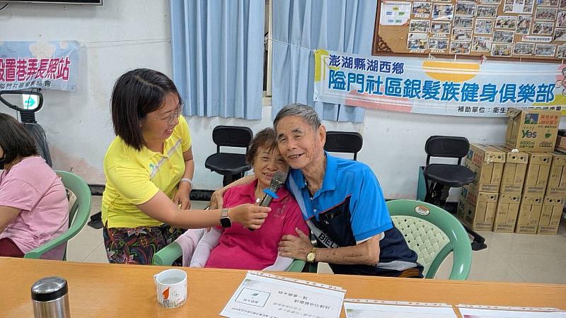 在「善終設計大小事」計畫中,黃芝勤帶領長輩把重要對話往前移,在人還能自主表達時談清楚。