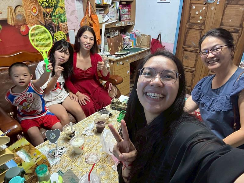 台南區普仁志工家訪。(圖由靈鷲山佛教教團提供)