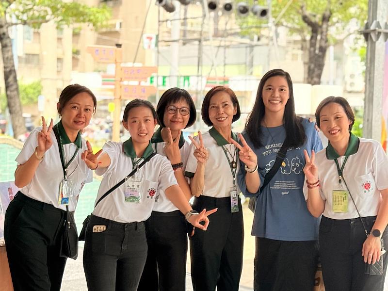 普仁小太陽長大後,到桃園巨蛋水陸法會擔任志工。(圖由靈鷲山佛教教團提供)