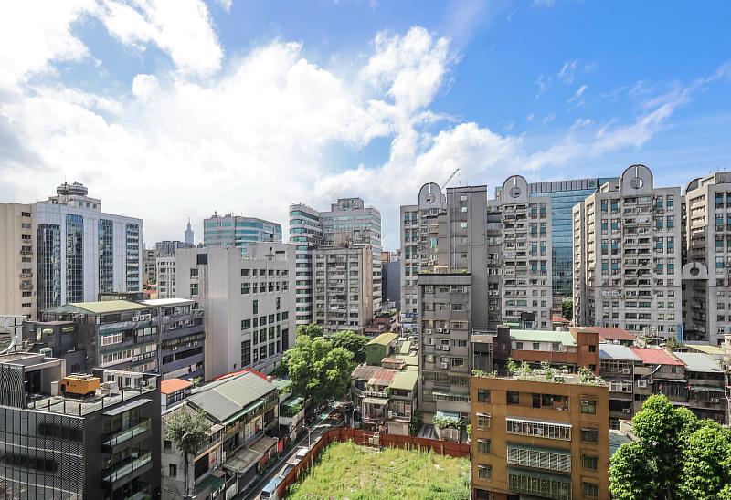 永慶房屋統計7月全台建物買賣移轉棟數為26,404棟,創19個月以來單月新高。(示意圖)