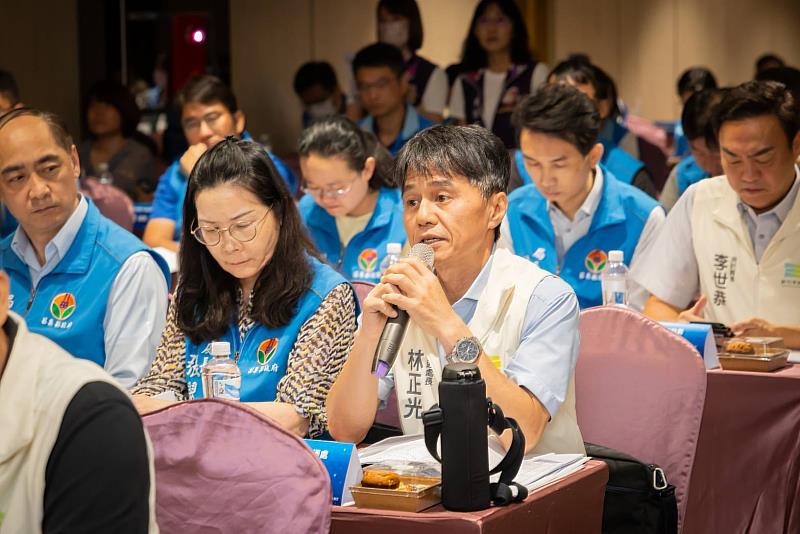 會中針對各項議題進行深入交流。