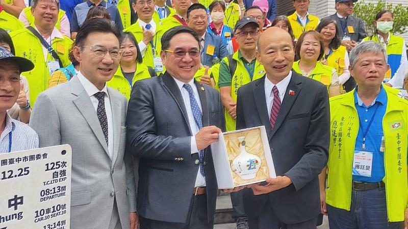 臺中市救國團出發走進立院 近百名義工共譜「啟程、幸福」服務新篇章
