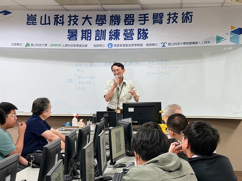 機器人系陳國泰老師授課。